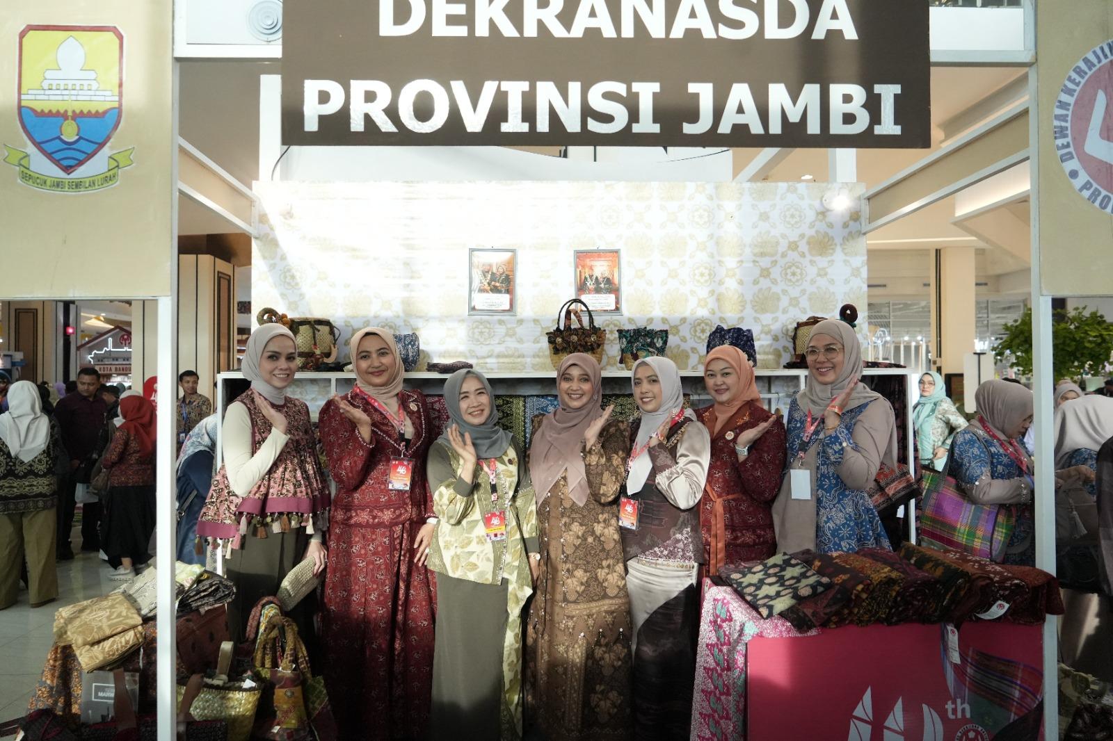 ​Dekranasda Muaro Jambi Hadiri Puncak HUT ke-46 Dekranas di Makassar - Tribunjambi.com