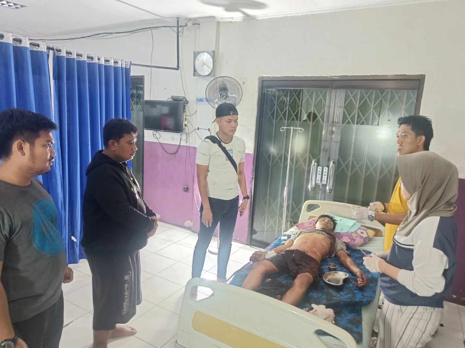 Lagi Asik Makan Dua Warga Tungkal Ulu Tanjabbar Ditikam Orang Tak Dikenal, Satu Meninggal Dunia