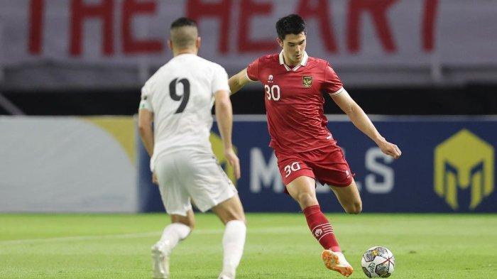 Elkan-Baggot-saat-menjalani-laga-bersama-Timnas-Indonesia.jpg