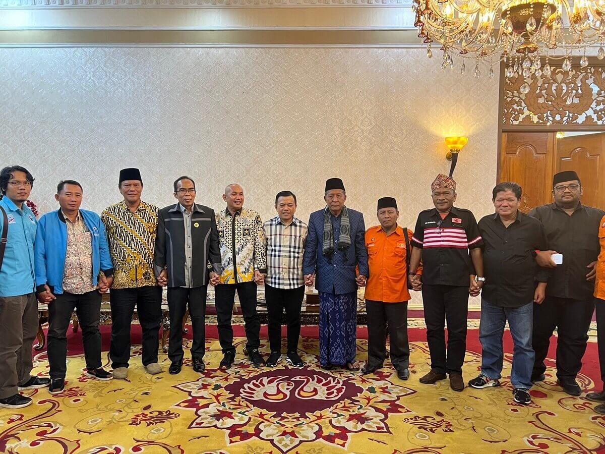 Beda Dukungan Forkom Parpol Non Parlemen Jambi, 3 ke Romi-Saniatul dan 5 Bakal ke Haris-Sani