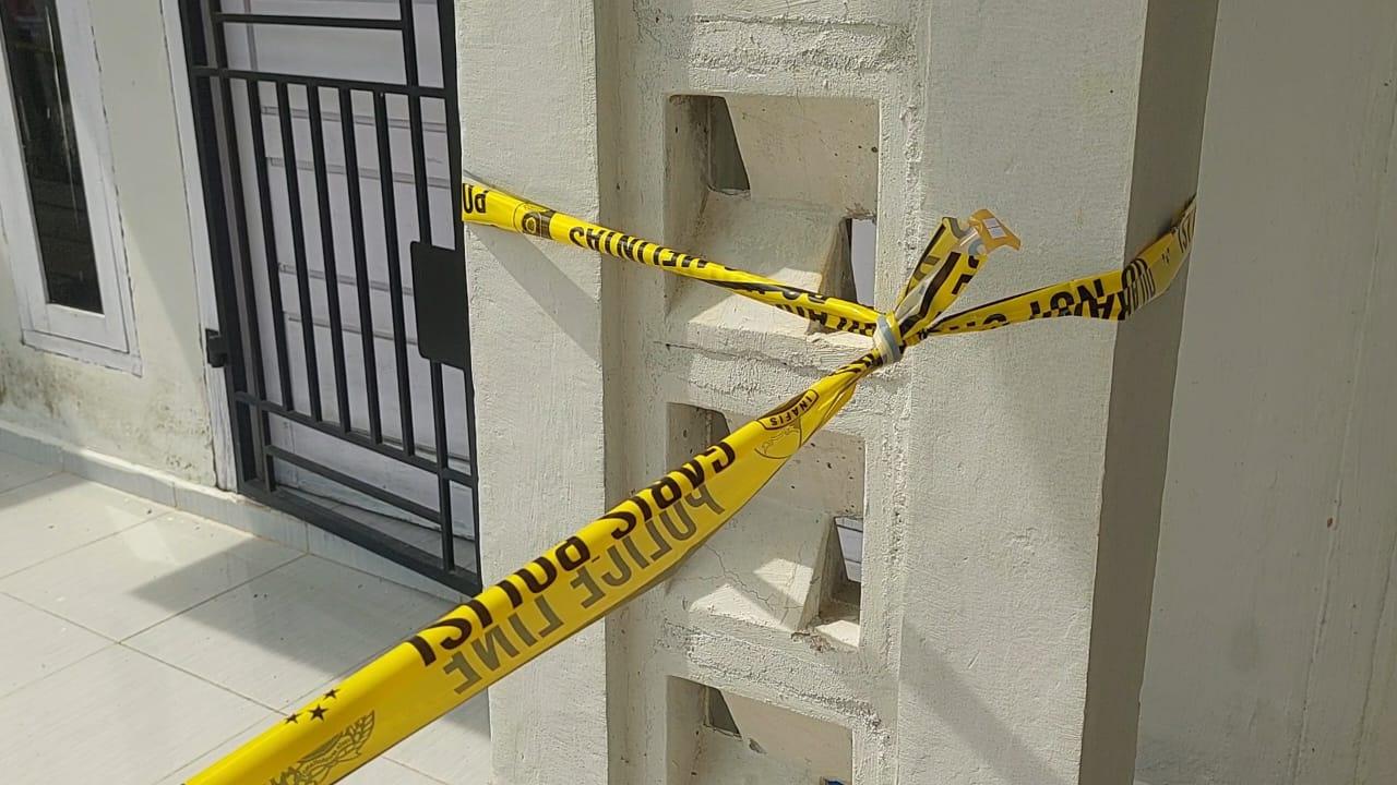 Garis-Polisi-kematian-dosen-IAK.jpg