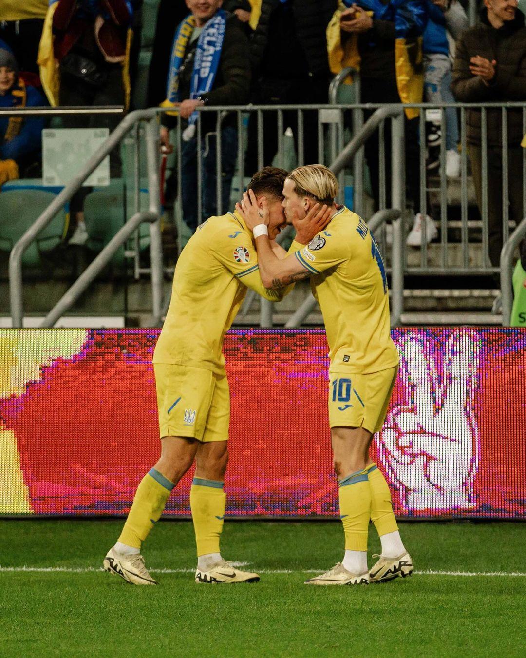 Giorgi-Sudakov-dan-Mykhailo-Mudryk-selebrasi-usai-mencetak-gol-untuk-Ukraina-27032024.jpg
