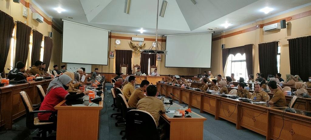 Terkait PPPK, Puluhan Guru dan Tenaga Medis Non ASN Datangi Kantor DPRD Muaro Jambi