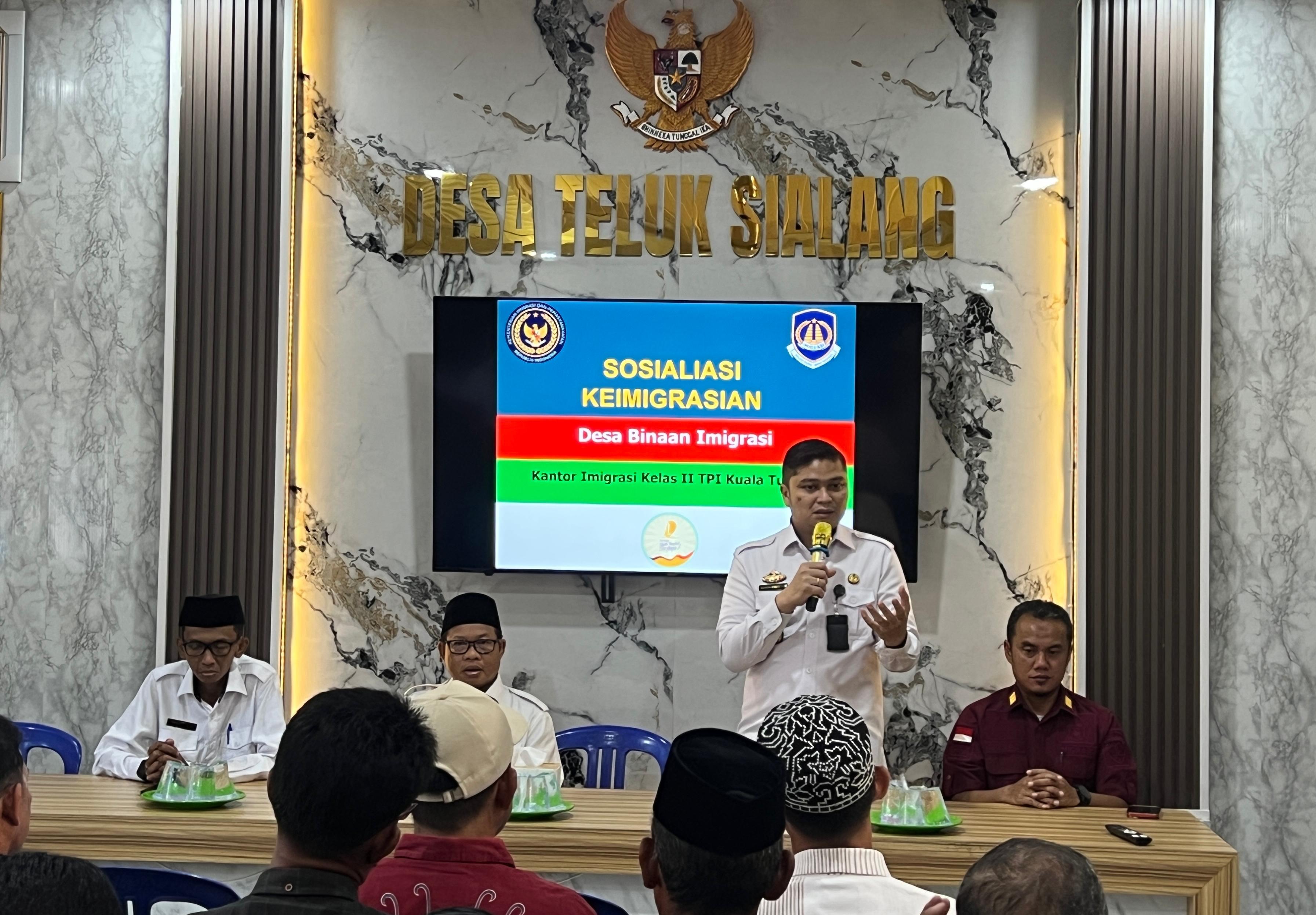 Imigrasi-Tungkal-Jambi-Sosialisasikan-Ciri-Tawaran-Kerja-Ilegal-di-Desa.jpg
