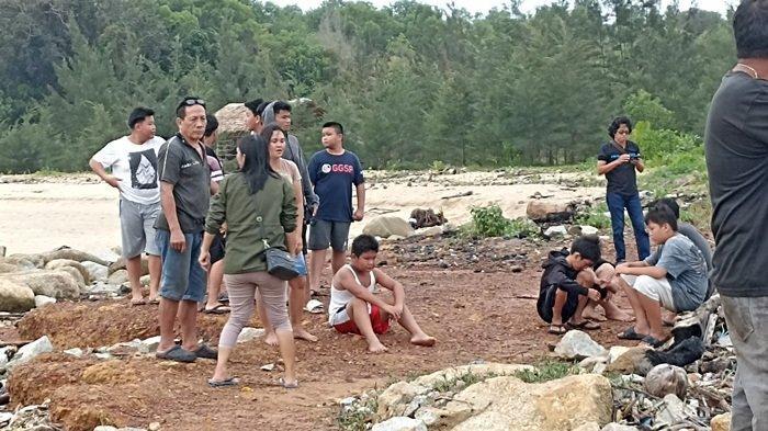 JONATAN-IBU-TENGGELAM-DI-PANTAI.jpg