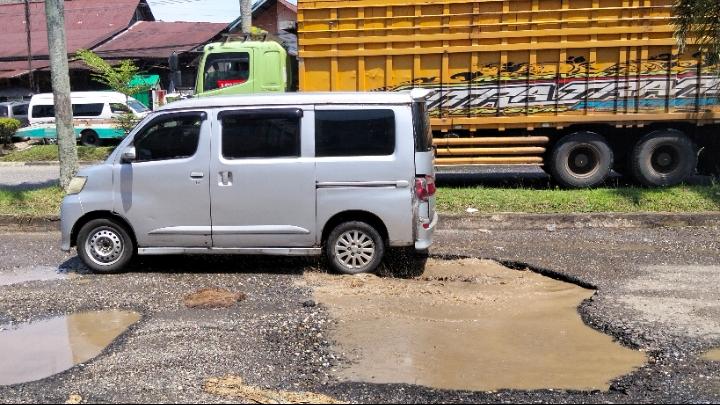 Jalan-rusak-Bangko.jpg