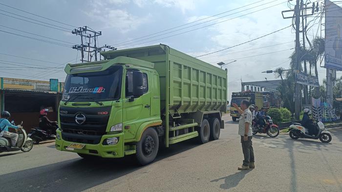 BREAKING NEWS Kemacetan Total di Jembatan Aurduri 1 Kota Jambi, Ternyata Ini Penyebabnya