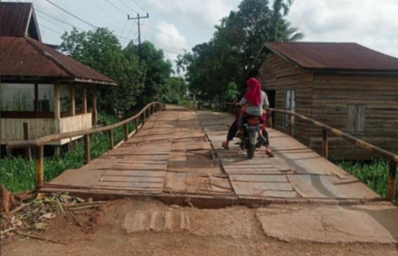 Jembatan-Rano-di-Tanjabtim-Jambi-Termakan-Usia.jpg