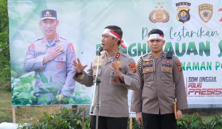 Tanam Pohon di SPN, Kapolda Jambi Ingatkan Agar yang Telah Ditanam Dirawat dengan Baik