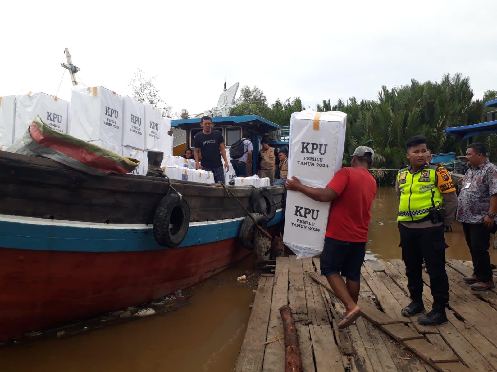 KPU-Tanjab-Barat-Distribusikan-Logistik-Pemilu-Lewat-Jalur-Air.jpg
