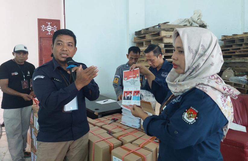 KPU-Tebo-mulai-melakukan-pelipatan-surat-suara-untuk-Pemilihan-Gubernur.jpg