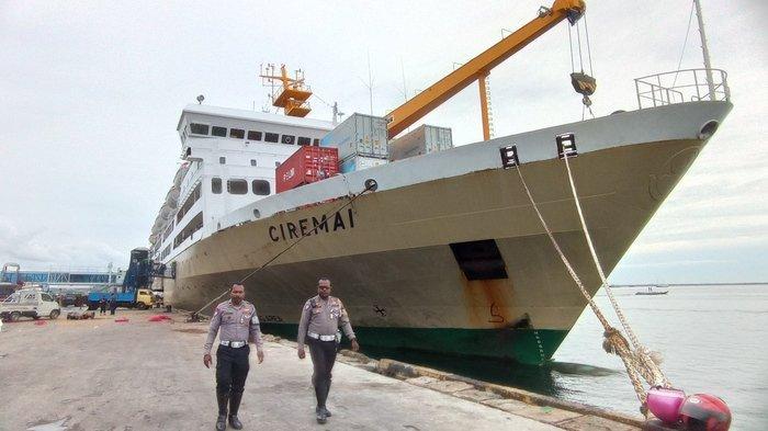 Kapal-Pelni-KM-Ciremai_1.jpg