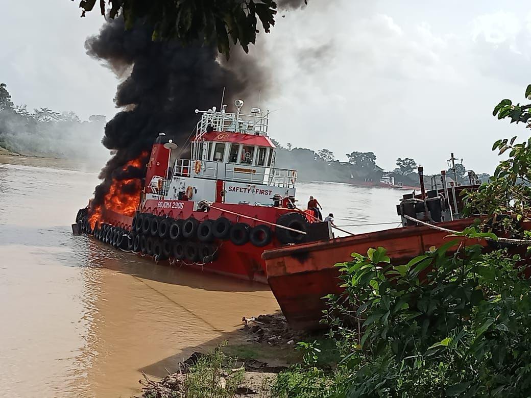 Kapal-tugboat-di-Senaung-Talang-Duku-Muaro-Jambi-Jambi-terbaka.jpg