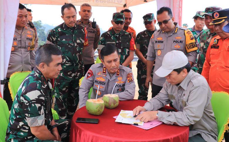 Kapolda-Jambi-Bersama-Danrem-042Gapu-Pantau-Pos-Karhutla-di-Kabupaten-Tanjung-Jabung-Barat.jpg
