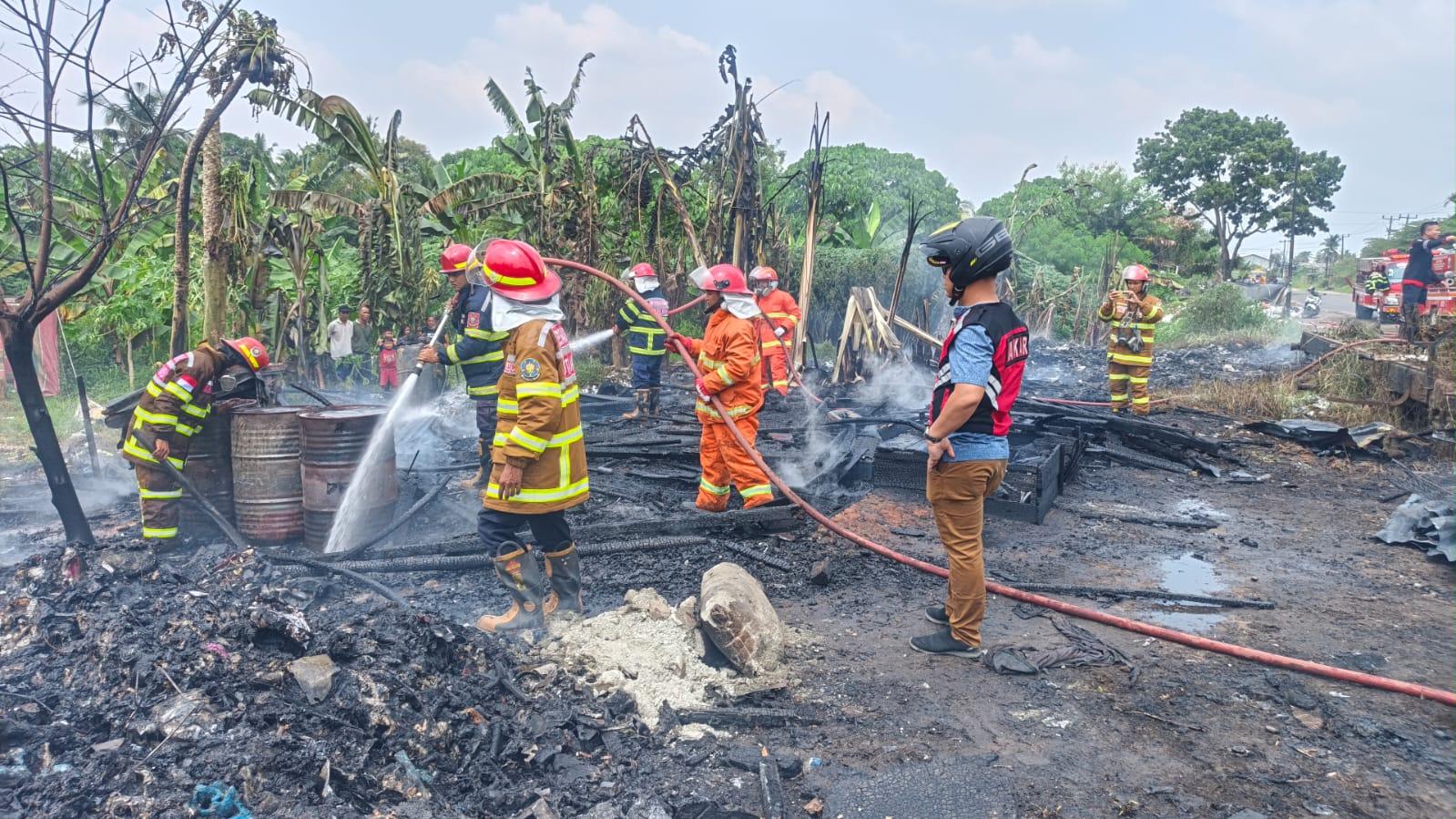 Rumah dan Gudang Rongsokan di Kota Jambi Terbakar, Diduga Dipicu ODGJ - Tribunjambi.com