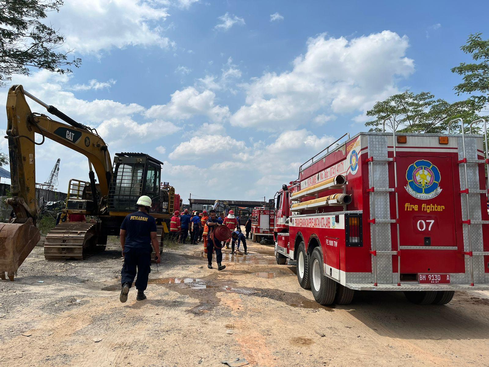 Kebakaran Gudang di Jambi: Percikan Api dari Mesin Robin Sebabkan Ledakan