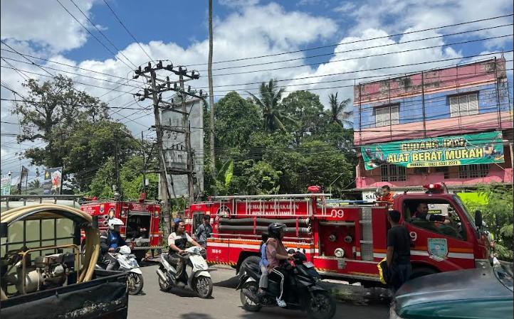 Lahan di Samping Ruko Alat Berat Jalan Lingkar Selatan II Jambi Terbakar, Asap Hitam Membumbung
