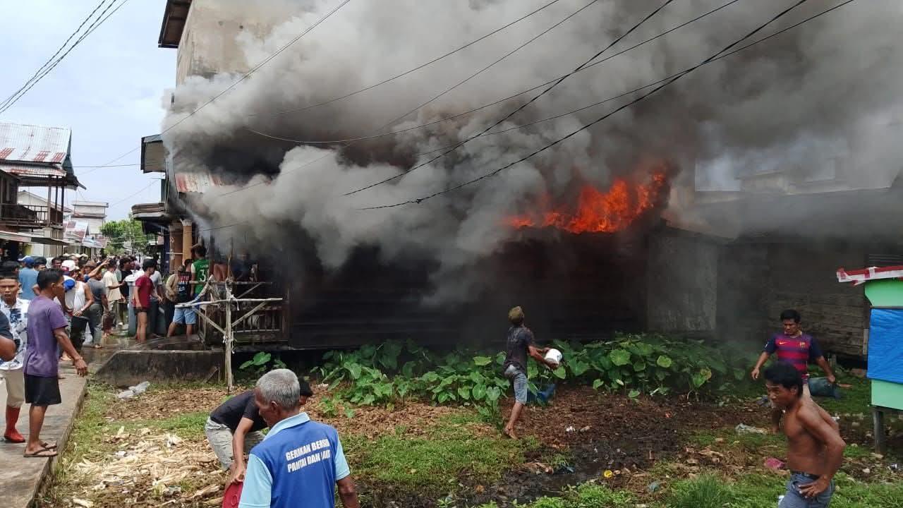 Kebakaran-di-Permukiman-Padat-Nipah-Panjang-Jambi.jpg