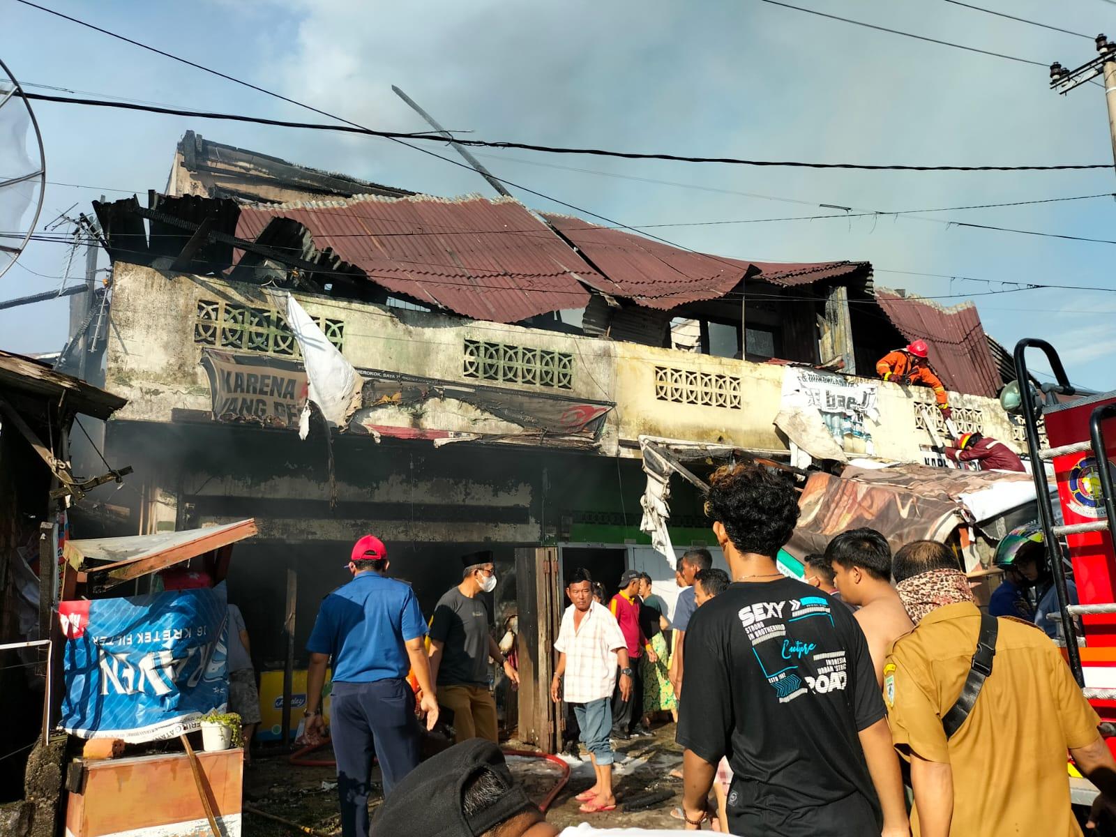 Kebakaran-hanguskan-sejumlah-pemukiman-warga-terjadi-di-Lorong-Cendana.jpg