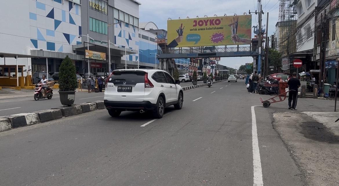 Kecelakaan-Antara-Mobil-dan-Sepeda-Motor-di-Depan-WTC-Jambi.jpg