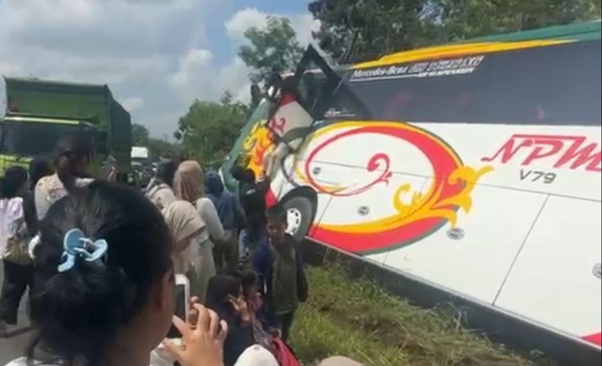 Viral Bus NPM Bawa Mahasiswa Kecelakaan Tunggal di Bungo, Penumpang Nangis Ketakutan