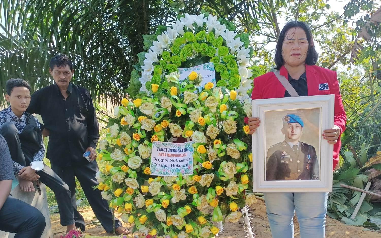Keluarga-Brigpol-Nopryansah-Yosua-Korban-Penembakan-di-Jakarta.jpg