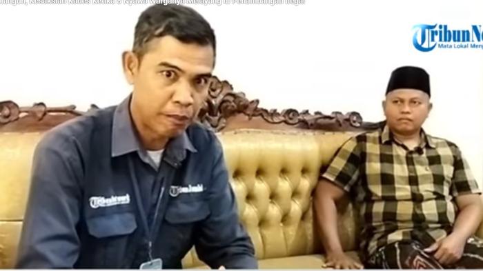 Kepala-Desa-Temenggung-Supriadi-membahas-kondisi-desa-setelah-kejadian-longsor.jpg