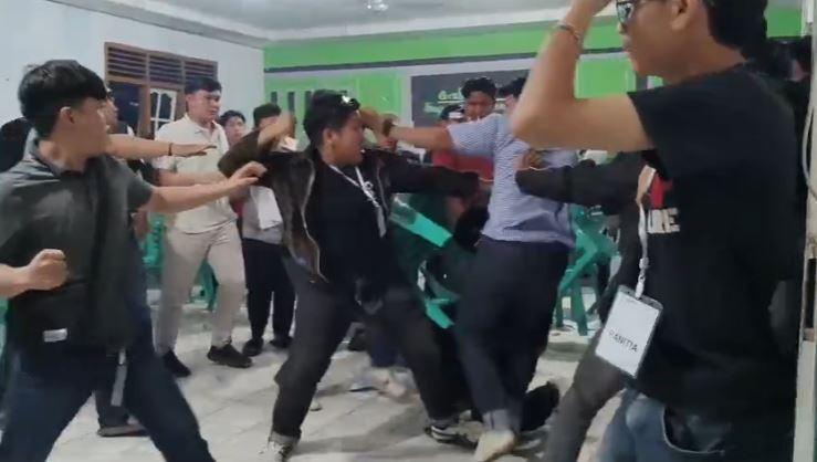 Keributan-terjadi-saat-musyawarah-pemilihan-Ketua-Himpunan-Mahasiswa-Islam.jpg