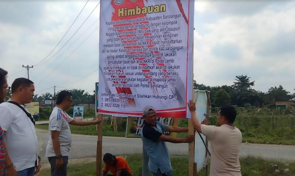Kesbangpol-dan-Polres-Sarolangun-Pasang-Spanduk-Imbau-Masyarkat-Tak-Ikut-Jaringan-Radikal-NII.jpg