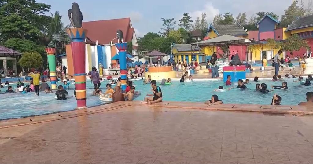 Kolam-renang-Tepian-Rajo-Jambi-1.jpg