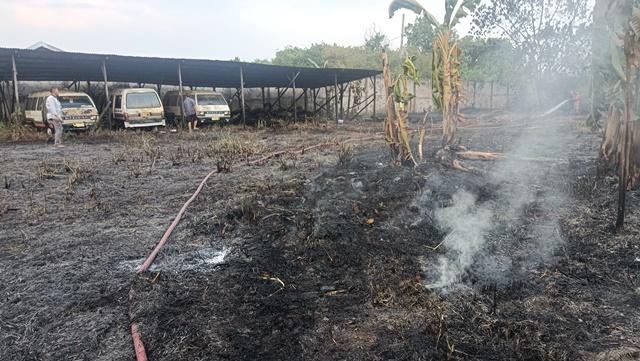 Lahan-di-dalam-pergudangan-transportasi-Bus-Indonesia-Mulia-Indah-IMI-terbakar.jpg