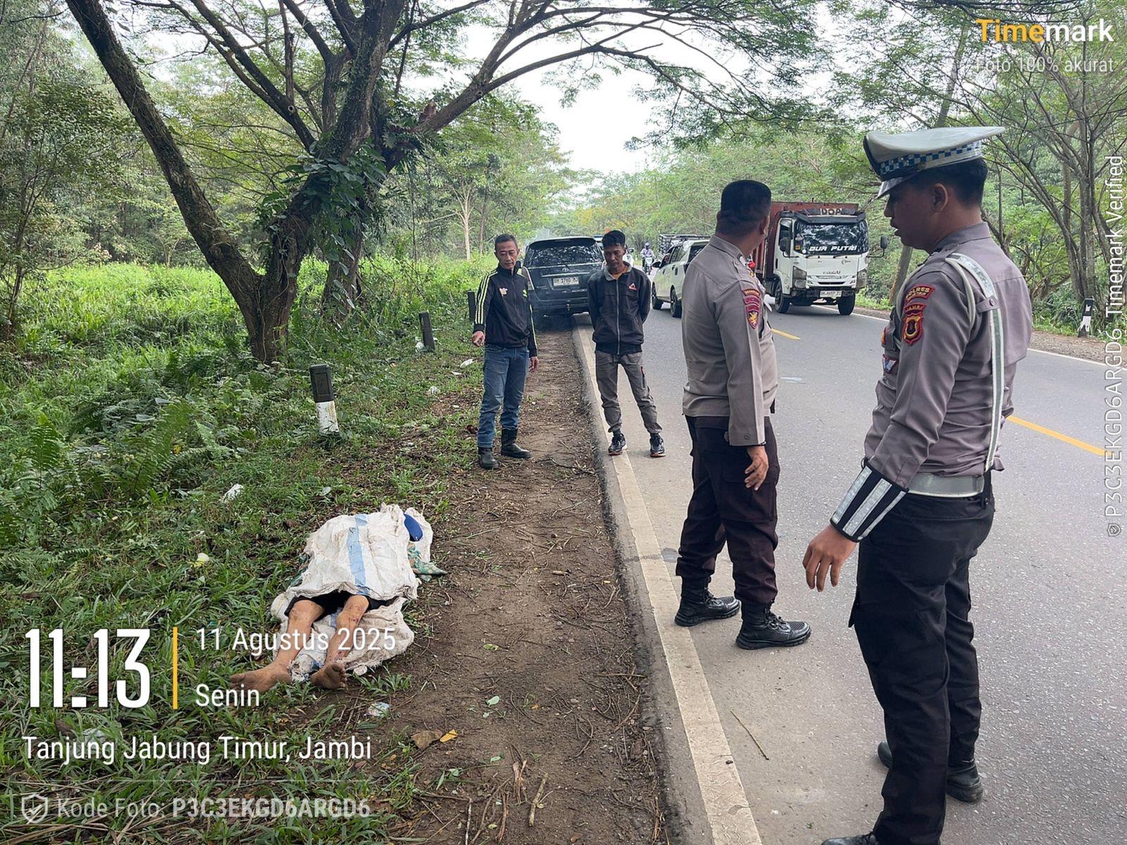 Lansia-Ditemukan-Tewas-di-Pinggir-Jalan-Lintas-WKS-Geragai-Jambi.jpg