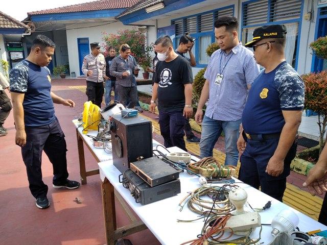 Lapas Klas IIA Jambi Razia Blok Hunian Warga Binaan, Puluhan Barang Terlarang Diamankan