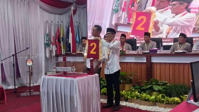 Lawan Kotak Kosong, Fadhil-Bakhtiar Dapat Nomor Urut 2 di Pilbup Batanghari