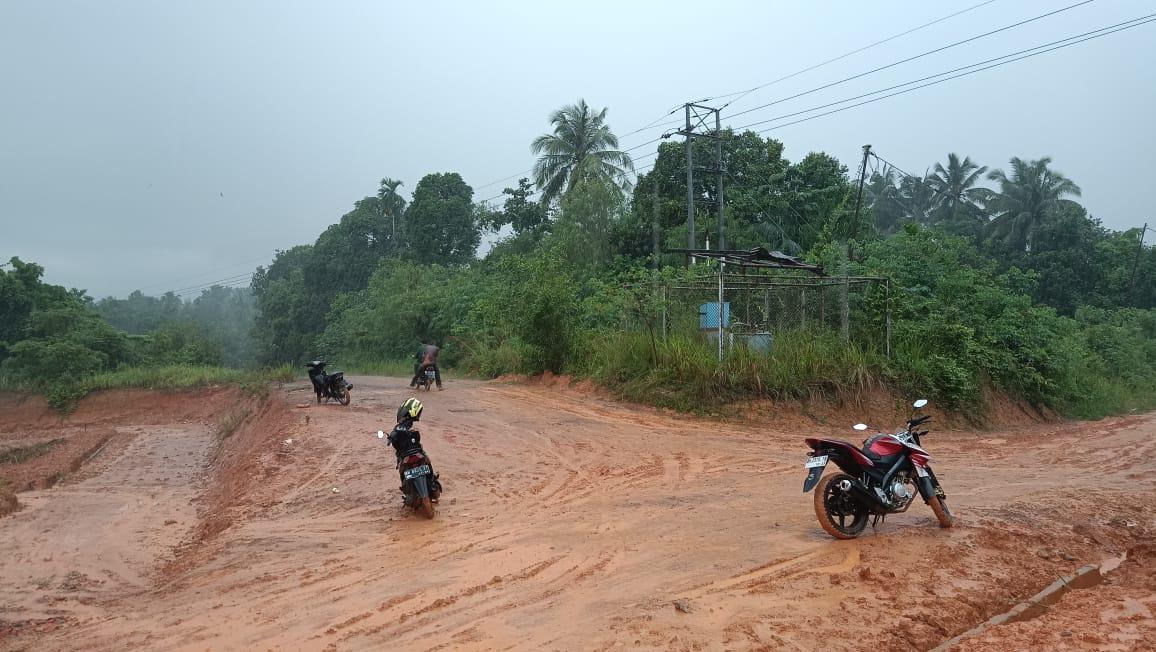 Mayat Pria di Bawah Trafo Listrik di Kenali Asam Atas Jambi Diduga Tersengat Listrik