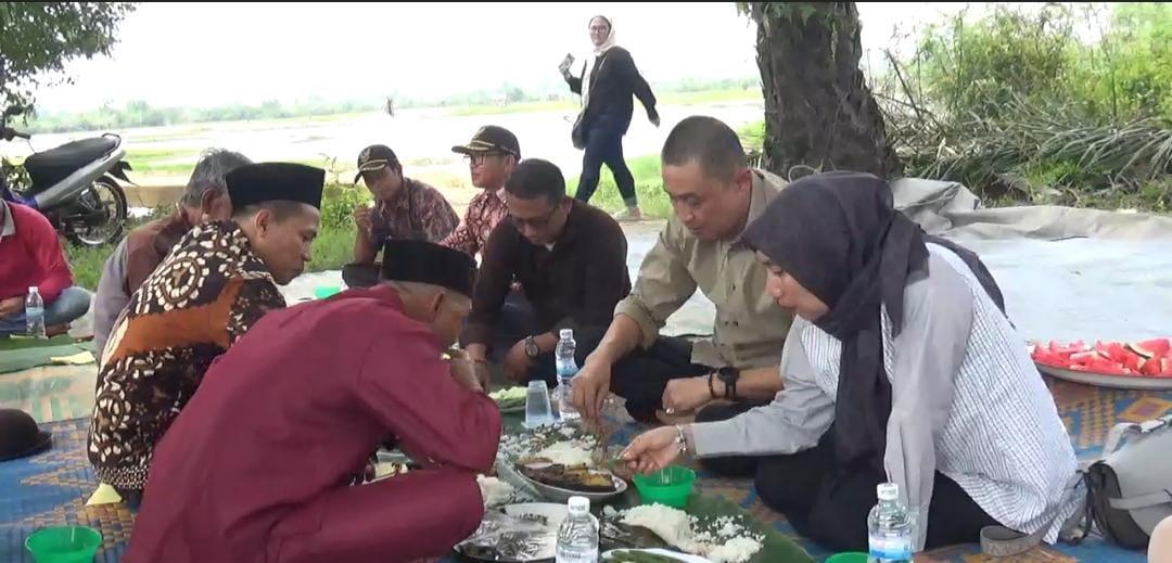 Diundang Makan di Pinggir Sawah, Bachyuni Deliansyah Diminta Warga Maju jadi Cabup