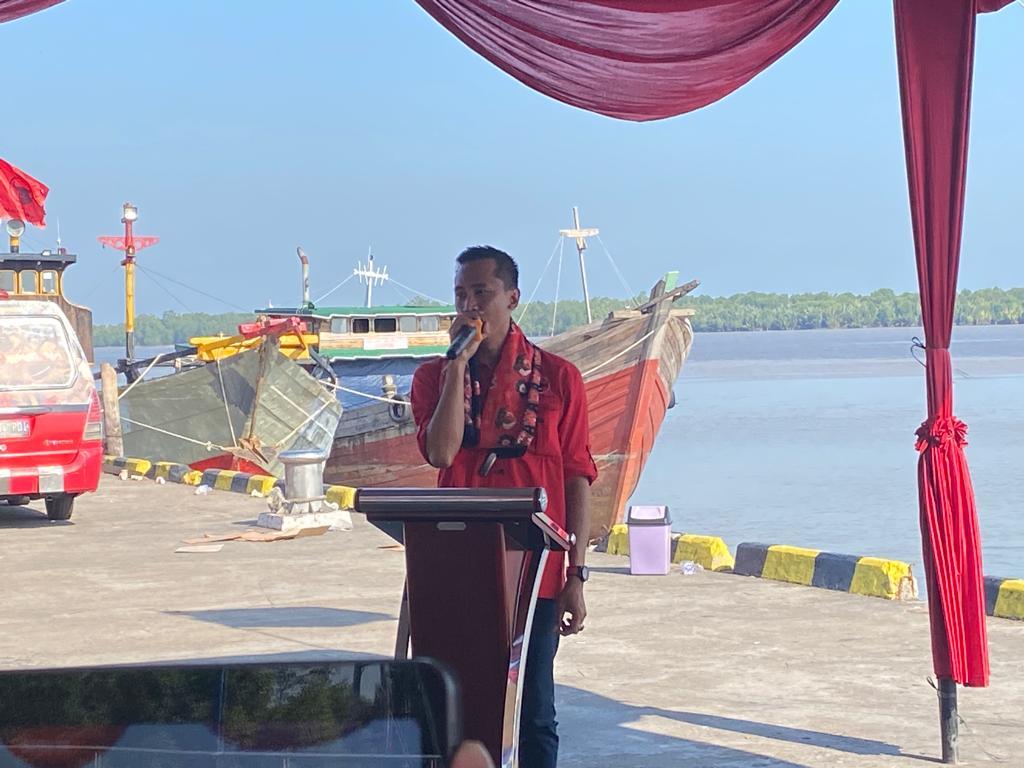 Masyarakat Antusias dengan Pengobatan Gratis Kapal RS Terapung PDIP di Kuala Tungkal