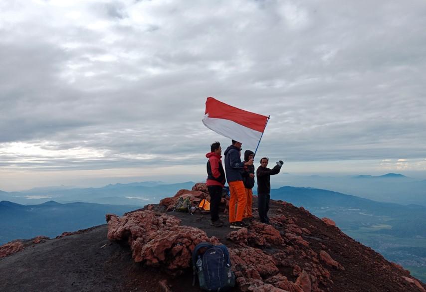 Mau-Terbangkan-Drone-di-Gunung-Kerinci-Jambi.jpg