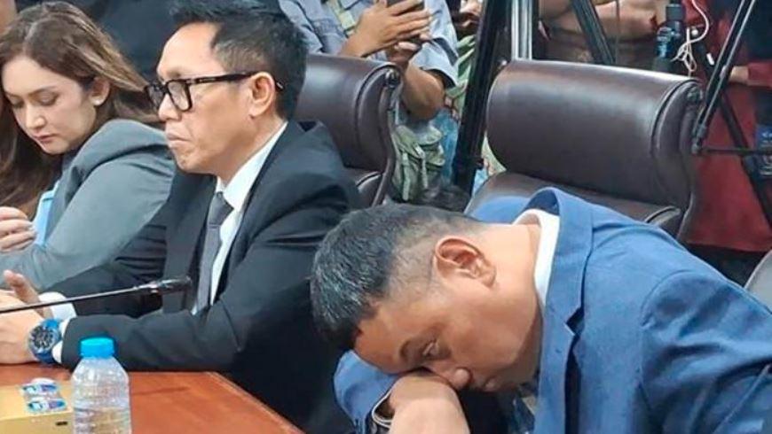 Menangis-Uya-Kuya-Usai-MKD-Putuskan-Diaktifkan-Lagi-Jadi-Anggota-DPR-RI-Beda-Nasib-Eko-Patrio.jpg