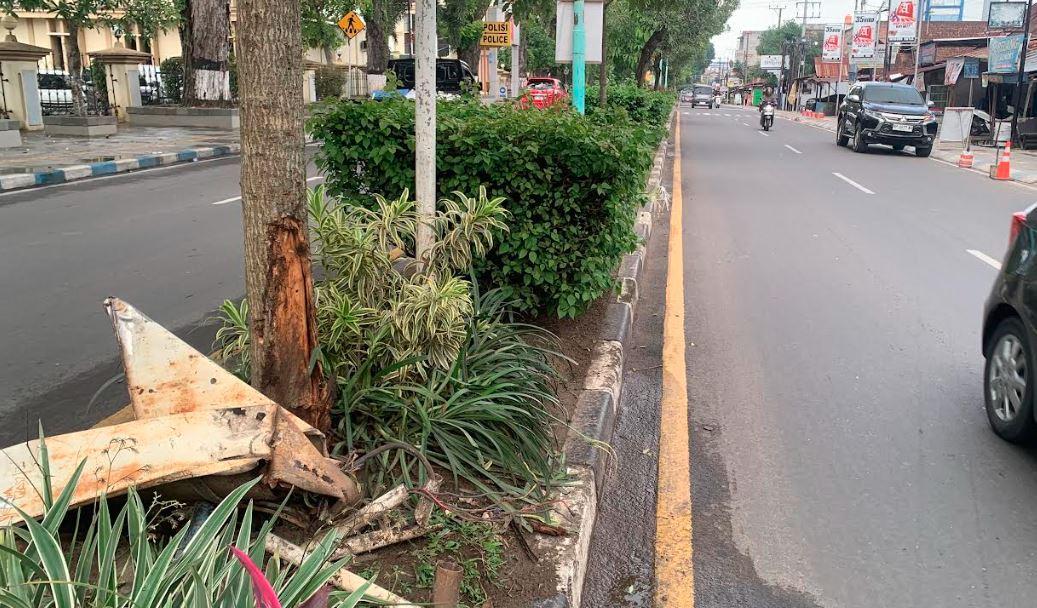 Mobil-Seruduk-5-Motor-dari-Kota-Baru-hingga-Thehok-Jambi.jpg