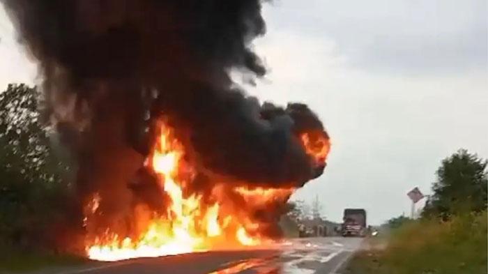 Mobil Terbakar di Bungo, Sopir Tewas Terpanggang Rahel Berhasil Selamatkan Diri