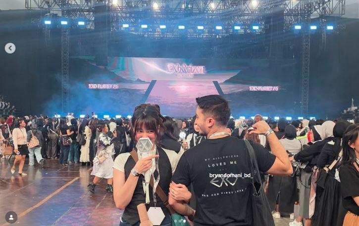 OOTD-Mawar-de-Jongh-Saat-Nonton-Konser-EXO-di-Jakarta.jpg