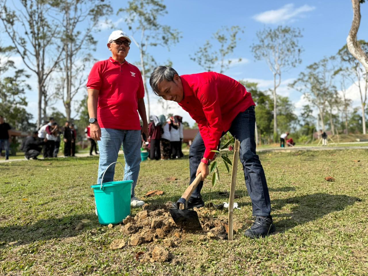 PDI-Perjuangan-Provinsi-Jambi-menggelar-penanaman-pohon-di-Kawasan-Candi-Muaro-Jambi.jpg