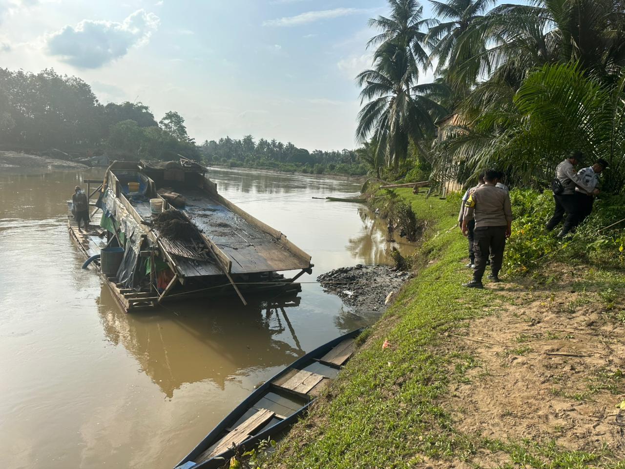PETI-di-Tanah-Sepenggal.jpg