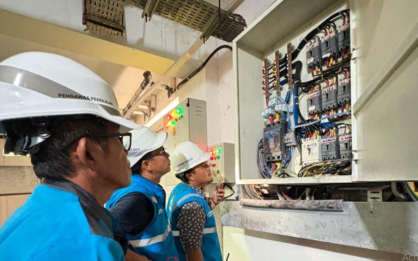 PLN-ULP-Telanaipura-Bangun-Keandalan-Kelistrikan-Dukung-Aktivitas-Produktif-Masyarakat.jpg