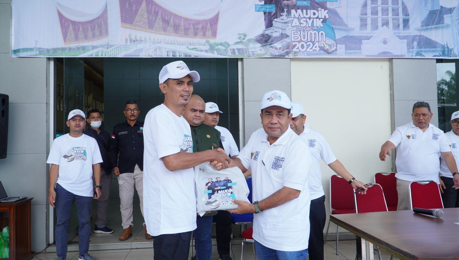 PTPN-IV-Berangkatkan-500-Pemudik-ke-Tujuh-Kota-di-Sumatera.jpg