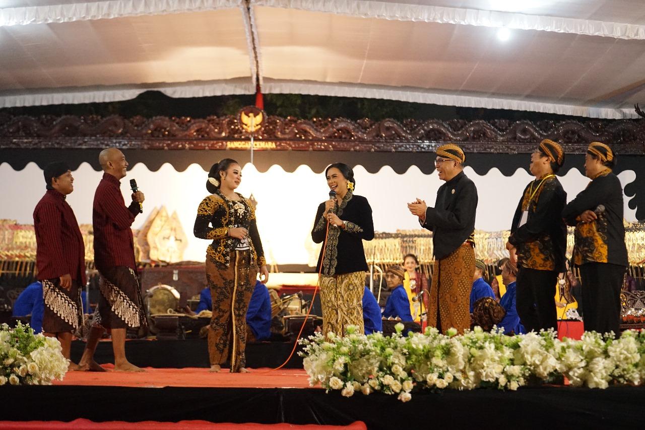 Wayang Kulit Kolaborasi bersama Dalang Ki Mulyono & Niken Salindry Meriahkan Dies Natalis ke-68 UKSW
