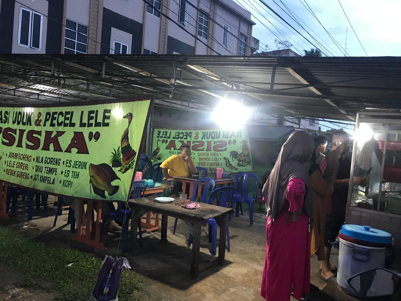 Pedagang-pecel-lele.jpg