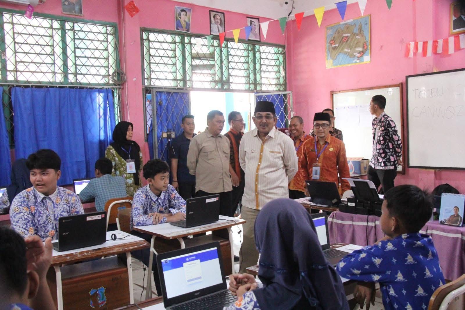 Pantau TKA 2026, Bupati Anwar Sadat Dorong Peningkatan Kualitas Pendidikan