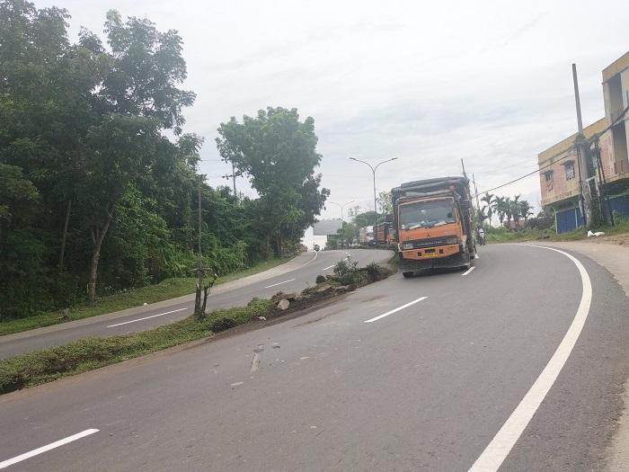 Pembatas Jalan di Simpang Rimbo, TKP Truk Lindas Pengendara Motor Rusak